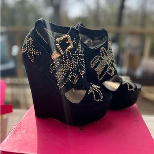 Stylish black wedges with gold embellishments. Comfortable Betsey Johnson’s